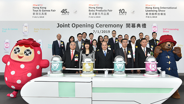 (前排左至) 陳永麟、方舜文、張建宗、蔡家成,Joshua Simanjun (前排左至) 陳永麟、方舜文、張建宗、蔡家成,Joshua Simanjun