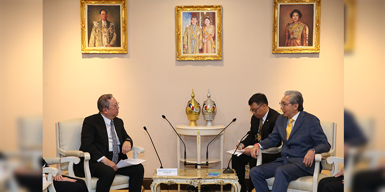 林建岳(左一), 頌奇(右一) 林建岳(左一), 頌奇(右一)