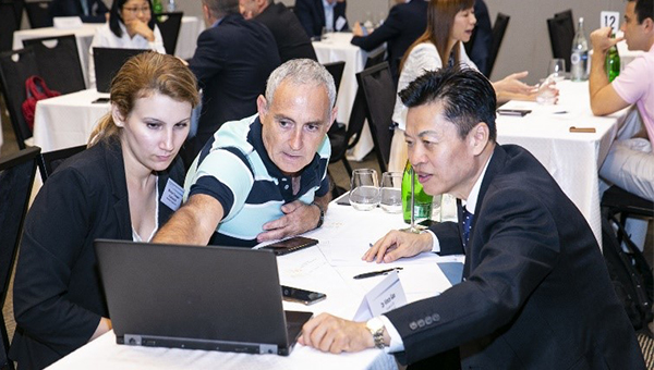 高醇新(右) 高醇新(右)